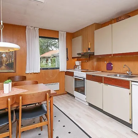Two-bedroom In Vaeggerlose 24 *